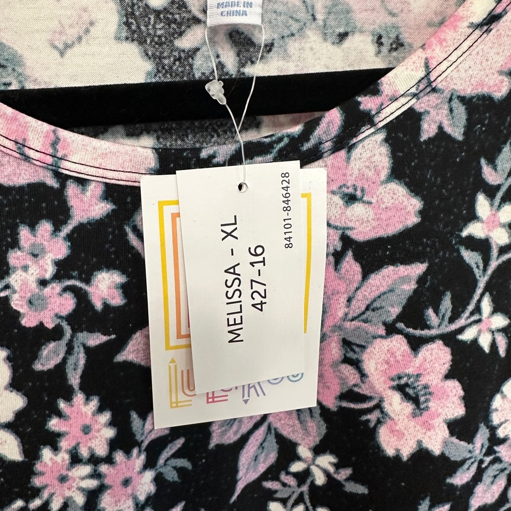LulaRoe xl 18/20 Melissa Black Tunic Top Pink Floral Rose Print NWT - Picture 2 of 4